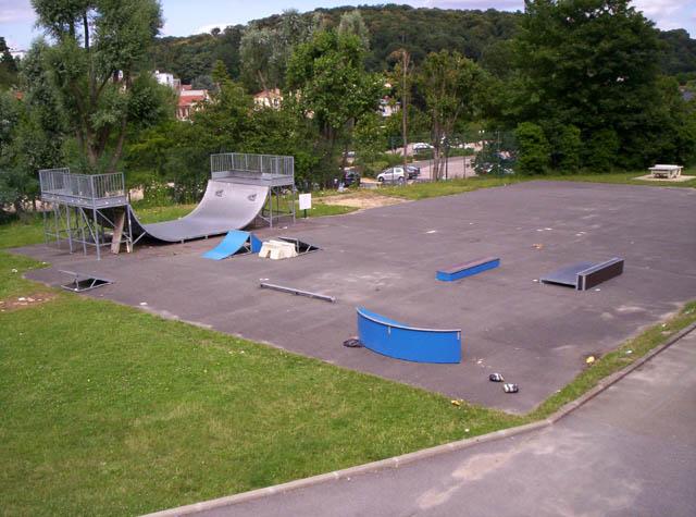 Spot : le skatepark de Buc (78) Spot : le skatepark de Buc (78)
