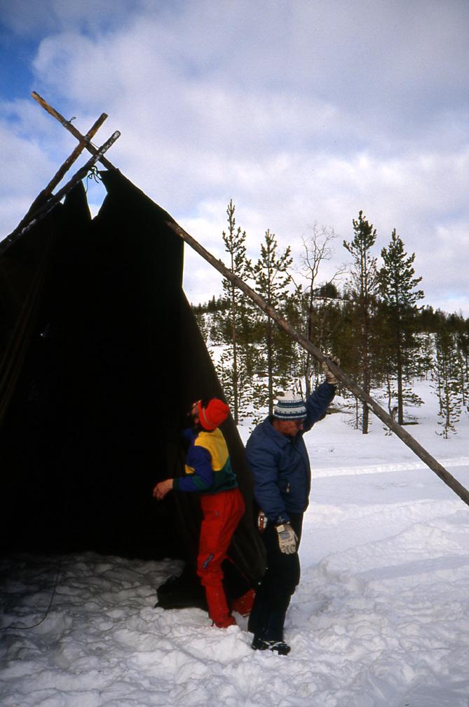 Bivouac sur la neige en poudre finlande-tente-lever-de-la-toile.1261053333.jpg