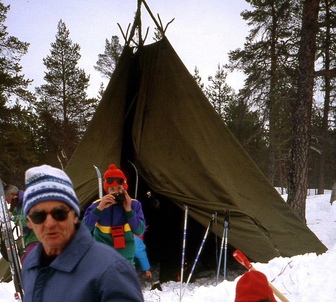 Bivouac sur la neige en poudre finlande-tente-lapone.1261053321.jpg