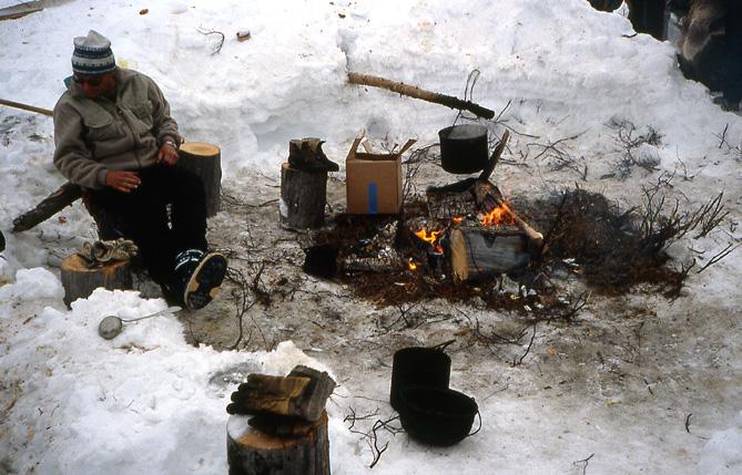 Bivouac sur la neige en poudre finlande-foyer-cuisine.1261053256.jpg