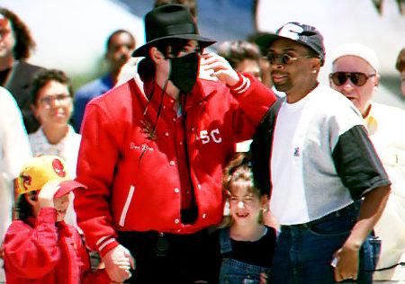 Spike Lee rend hommage à Michael Jackson en vidéo