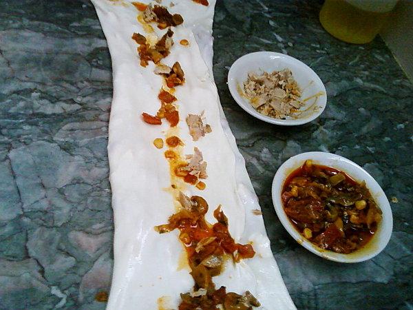 Crepes feuilletees farcies a la sauce champignons et thon... 012907102431.jpg