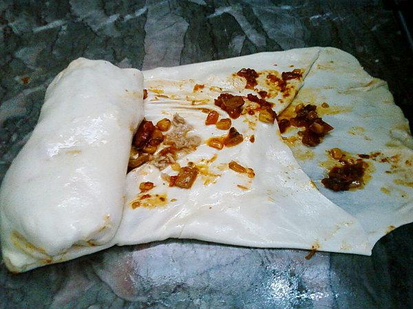 Crepes feuilletees farcies a la sauce champignons et thon... 012907103048.jpg