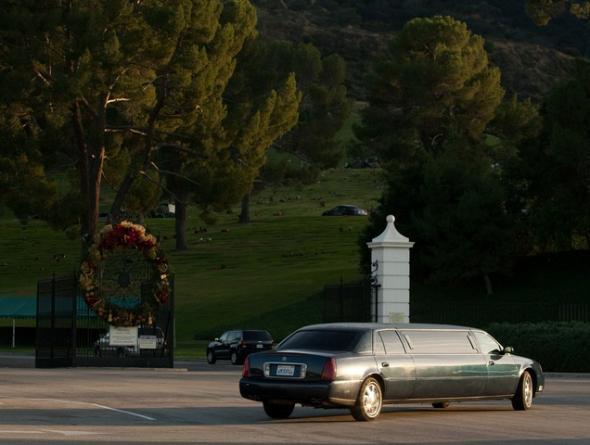 Moteur silence on tourne dims the lights 2009! Us cementary