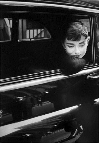 endriu:
Audrey Hepburn (1954) sur le plateau de Sabrina (Dennis... endriu:
Audrey Hepburn (1954) sur le plateau de Sabrina (Dennis...