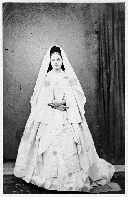 sealmaiden:
Pierre-Louis Pierson:
Nonne blanche (en pied) sealmaiden:
Pierre-Louis Pierson:
Nonne blanche (en pied)