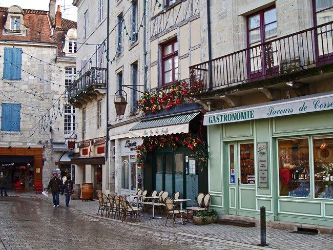 La place du Coderc côté Bar de la Truffe