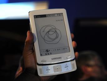 Samsung présente le E6 et E101, lecteurs ebook avec slide