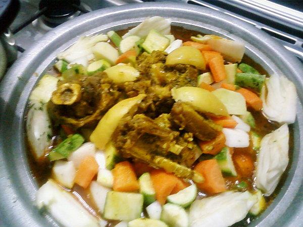 Tajine de veau aux legumes, sa salade aux mille vertus 042607100756.jpg