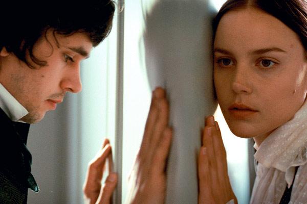 Ben Whishaw et Abbie Cornish. Laurie Sparham Ben Whishaw et Abbie Cornish. Laurie Sparham