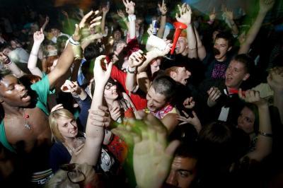 Skins Party ... un reportage qui fait parler (les vidéos) Skins Party ... un reportage qui fait parler (les vidéos)