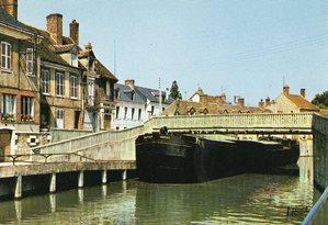 CEPOY et son écluse. CEPOY et son écluse.