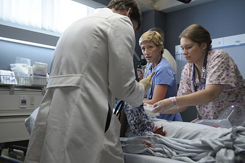 12/01 | AVANT PREMIERE : Aperçu du Season 2 Première de Nurse Jackie!