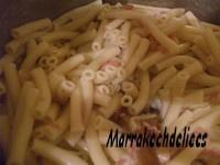Macaronis en sauce crème escalope et champignons pâtes
