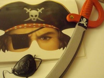 Entre le pirate, les Dalton et un poulbot, attention aux yeux Entre le pirate, les Dalton et un poulbot, attention aux yeux