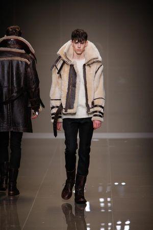 Le défilé Burberry Prorsum homme automne hiver 2010-2011 7b3af9e2-011f-42cf-ad8d-4aba4b0bad12