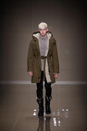 Le défilé Burberry Prorsum homme automne hiver 2010-2011 12ecbad9-4b8e-490c-b4b6-05cf2a728316