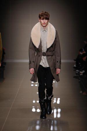 Le défilé Burberry Prorsum homme automne hiver 2010-2011 1a1a5457-b132-40ae-a598-4c96d3e85710