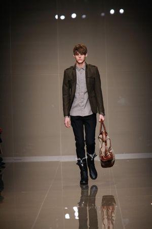 Le défilé Burberry Prorsum homme automne hiver 2010-2011 380dc35a-158e-4043-b55b-ca40a6c56ff5