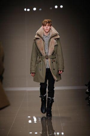 Le défilé Burberry Prorsum homme automne hiver 2010-2011 3eecdf8f-cae6-4253-84f5-a80b10055d65