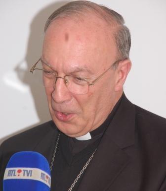 http://media.paperblog.fr/i/272/2729170/monseigneur-leonard-micro-radio-vatican-L-1.jpeg