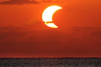 Eclipse du soleil à Okinawa