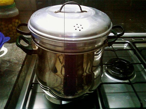 Kouglof au fromage, raisins secs et amandes concassees 052207090222