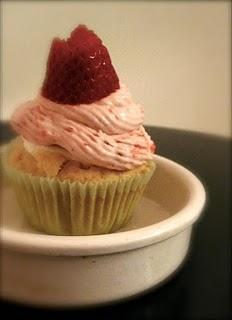 Cupcake vanille fraise et....basilic
