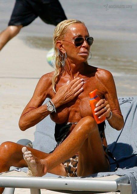 Je crois que Donatella Versace est assez bronzé ! Je crois que Donatella Versace est assez bronzé !