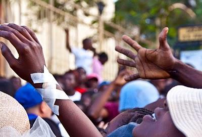 De la dignité à la violence De la dignité à la violence