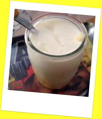 Yaourts vanillés sur lit de lemon curd - Yogures sabor vanilla sobre capa de lemon curd
