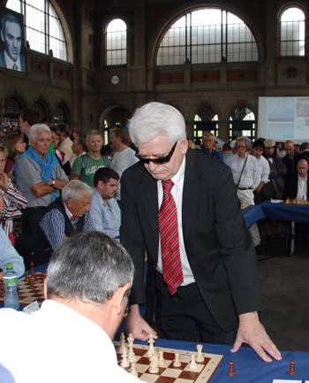 Boris Spassky lors de la simultanée célébrant les 200 ans du club de Zürich le 28 août 2009. Il a participé à cette exhibition comme les autres légendes comme Kasparov, Karpov, Anand et Kramnik notamment.