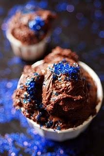 Black & blue is beautifuuuul ! Un cupcake tout chocolat irrésistible ? À vous de juger…