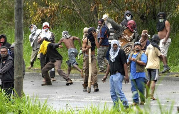 Affrontements à Nouméa, en marge d'une manif, le 5 août 2009 Lettres de Nouvelle-Calédonie : mon abécédaire