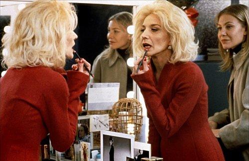 Les filles qui donnent à leurs copines dans le besoin tout-sur-ma-mere-1999-06-g.jpg