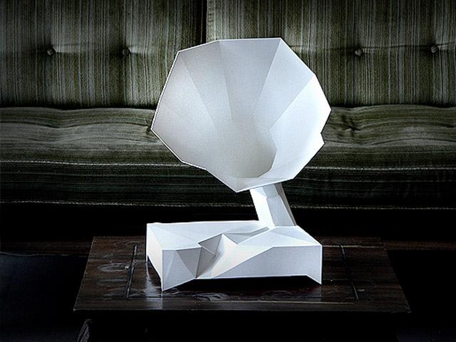 ARTS SONORES, PLATINES PLASTIQUES http://www.todayandtomorrow.net/wp-content/uploads/2009/02/neo_gramophone_2.jpg