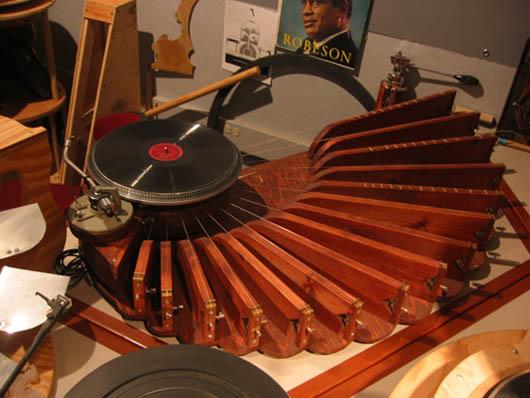 ARTS SONORES, PLATINES PLASTIQUES http://www.kitundu.com/images/instruments/15string.jpg