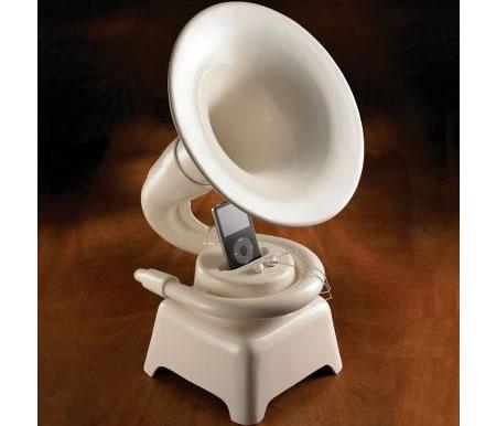 ARTS SONORES, PLATINES PLASTIQUES http://www.blogitouch.fr/wp-content/uploads/2008/07/ipod_gramophone.jpg