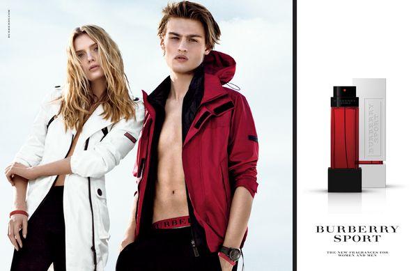 Exclusif : les nouveaux parfums pour homme et pour femme de Burberry Sport Couple_DPS