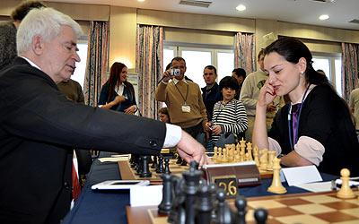 Open de Gibraltar : la ronde 7 en Live à 16h Deux champions du monde d'échecs : Boris Spassky et Alexandra Kosteniuk