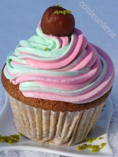 http://media.paperblog.fr/i/277/2773425/cupcakes-cerises-pistache-L-2.jpeg