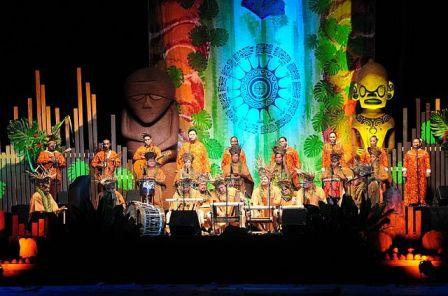 DSC_6902.JPG, sept. 2009 Le Monoi à l'honneur au Heiva i Tahiti 2009 avec Tamariki Poerani