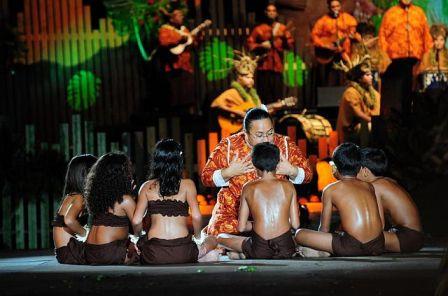 DSC_6498.JPG, sept. 2009 Le Monoi à l'honneur au Heiva i Tahiti 2009 avec Tamariki Poerani