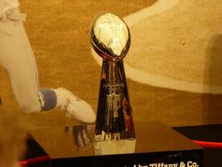 NFL - Wembley - 2009 071 Le Trophée du Super Bowl
