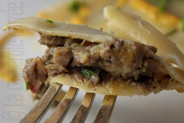 Ravioli aux champignons, sauce au foie gras