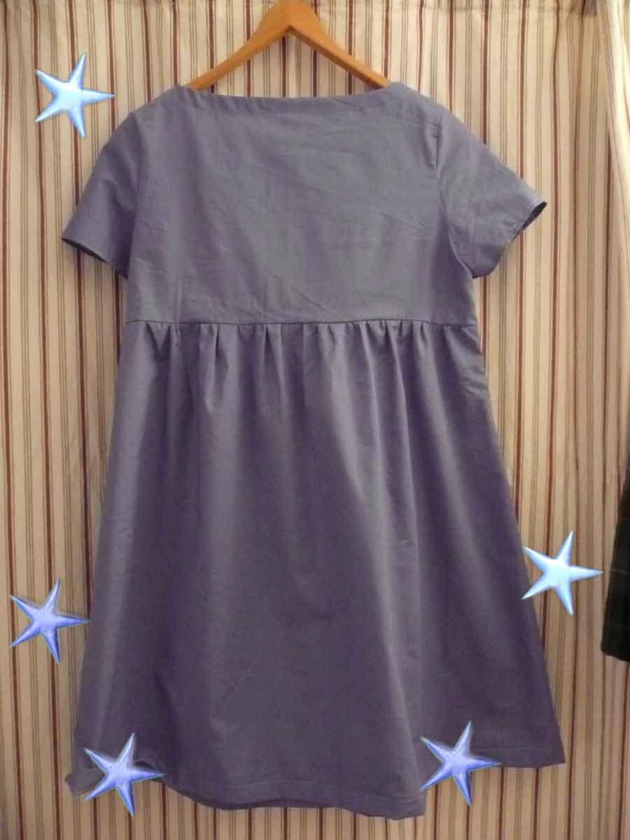 E du livre 64 Petite blouse bleue