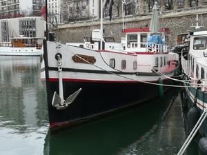 TROIS autres REMORQUEURS-logements vus à PARIS-Arsenal TROIS autres REMORQUEURS-logements vus à PARIS-Arsenal