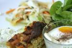 Assiette_oeuf__salade__ch_vre_et_gratin