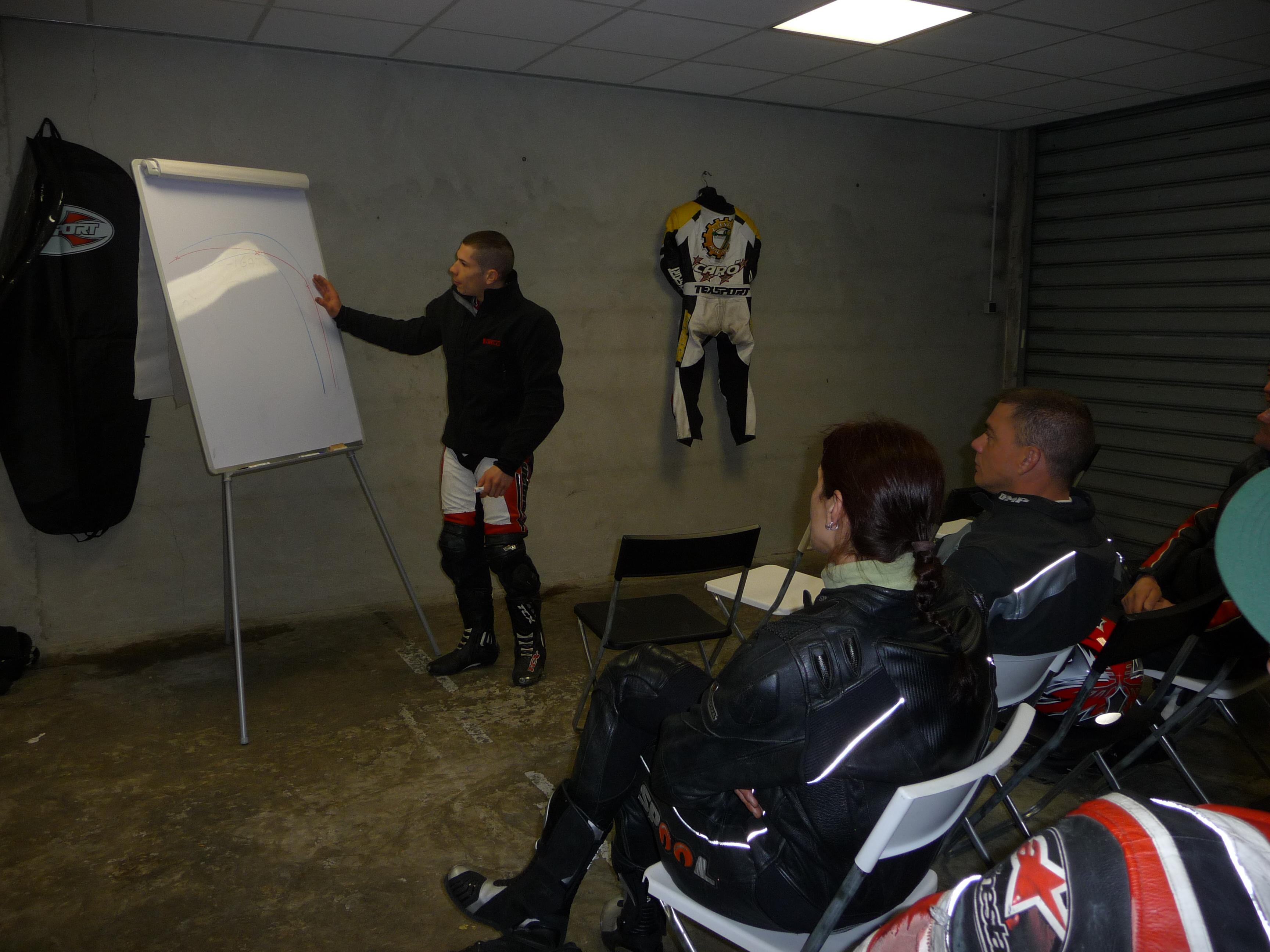 Premiers tours de roues pour Axel et sa R6 Premiers tours de roues pour Axel et sa R6