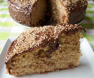 Gâteau moelleux au sésame et à la cacahuète